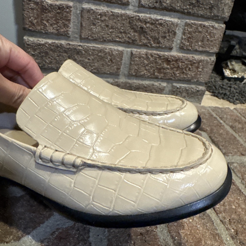 Vince Womens Naomi Ivory Patent Leather Croc Print Loafers Size 7M EU 37 #404 - Picture 9 of 16